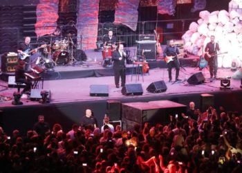 Miši drhtao glas od uzbuđenja, pjesmama rasplakao publiku u prepunoj Areni