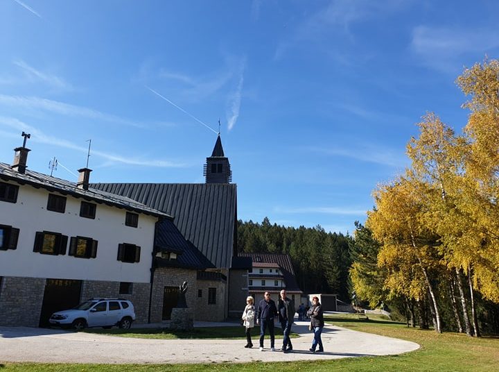 Fotoreportaža s Blidinja: Sunčani dan privukao veliki broj posjetitelja