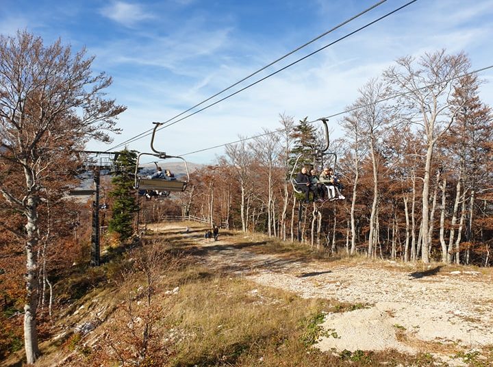 Fotoreportaža s Blidinja: Sunčani dan privukao veliki broj posjetitelja