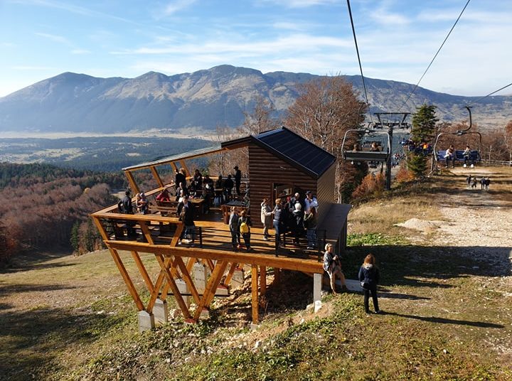 Fotoreportaža s Blidinja: Sunčani dan privukao veliki broj posjetitelja