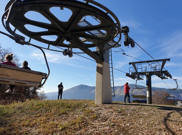 Fotoreportaža s Blidinja: Sunčani dan privukao veliki broj posjetitelja