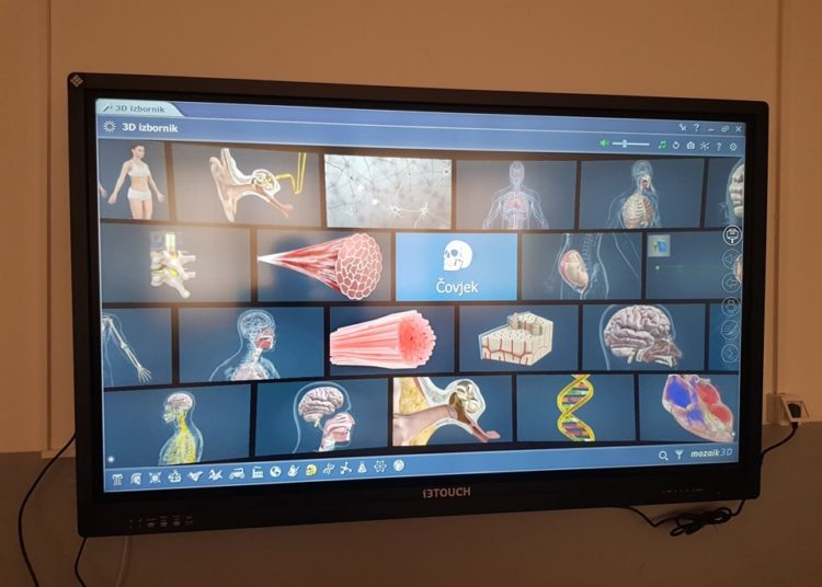 OŠ Ivana Mažuranića prva u općini Posušje uvela pametnu ploču