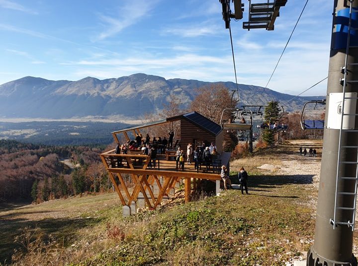 Fotoreportaža s Blidinja: Sunčani dan privukao veliki broj posjetitelja