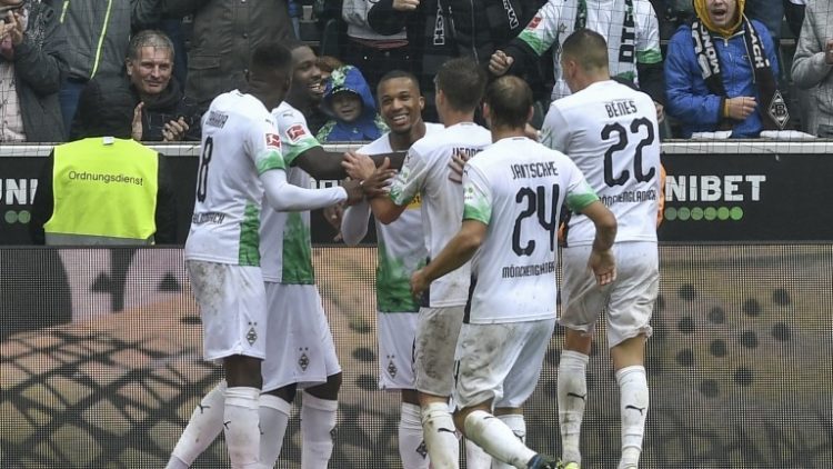 Borussia (M) demoliranjem Jedvajeva Augsburga preuzela vrh Bundeslige