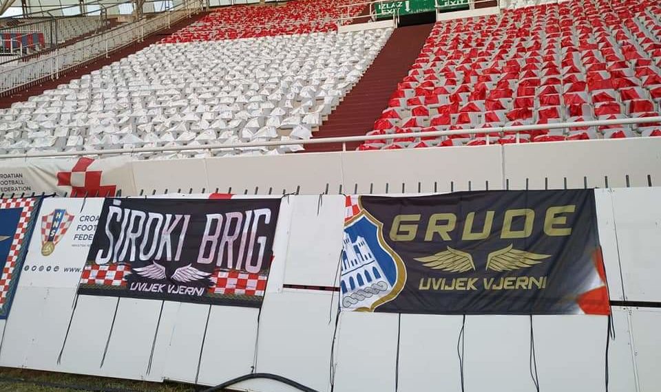 Na Poljudu postavljeni transparenti Uvijek vjerni Široki Brijeg i Grude