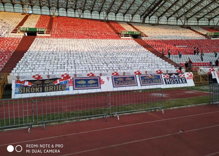 Na Poljudu postavljeni transparenti Uvijek vjerni Široki Brijeg i Grude