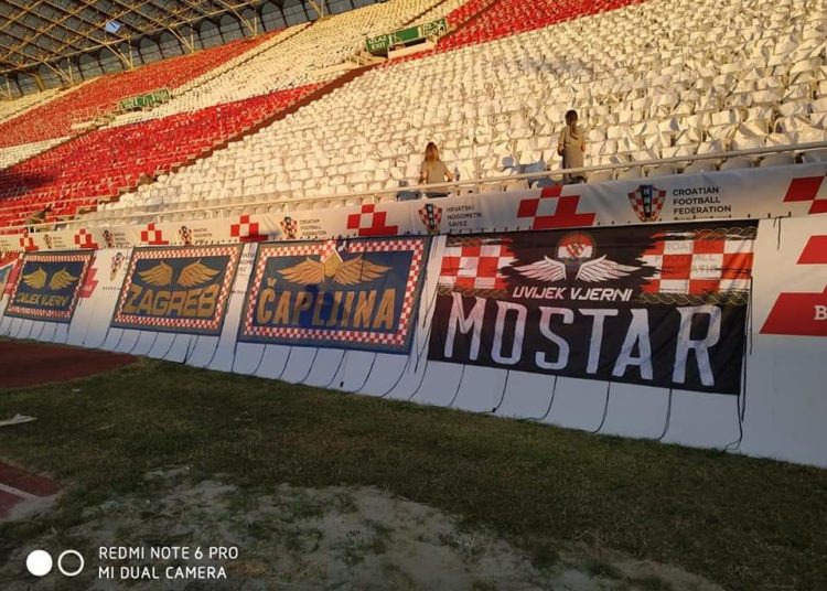 Na Poljudu postavljeni transparenti Uvijek vjerni Široki Brijeg i Grude