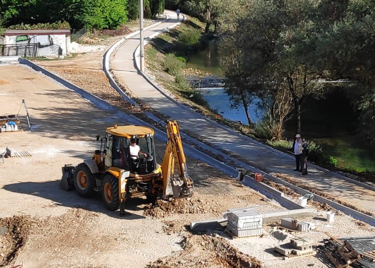 Široki Brijeg: Radovi na parkingu kod Županije i oko Duhanske stanice