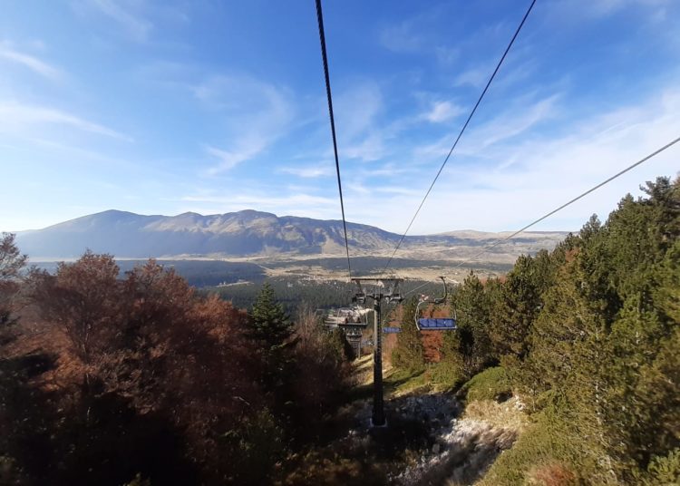 Fotoreportaža s Blidinja: Sunčani dan privukao veliki broj posjetitelja