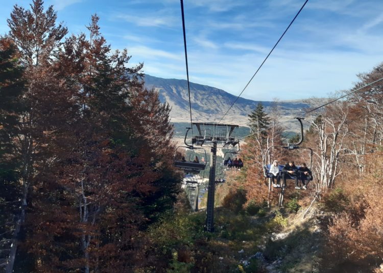 Fotoreportaža s Blidinja: Sunčani dan privukao veliki broj posjetitelja