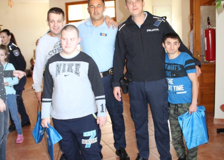 Policijski službenici PU Široki Brijeg posjetili Dom “Marija naša nada”