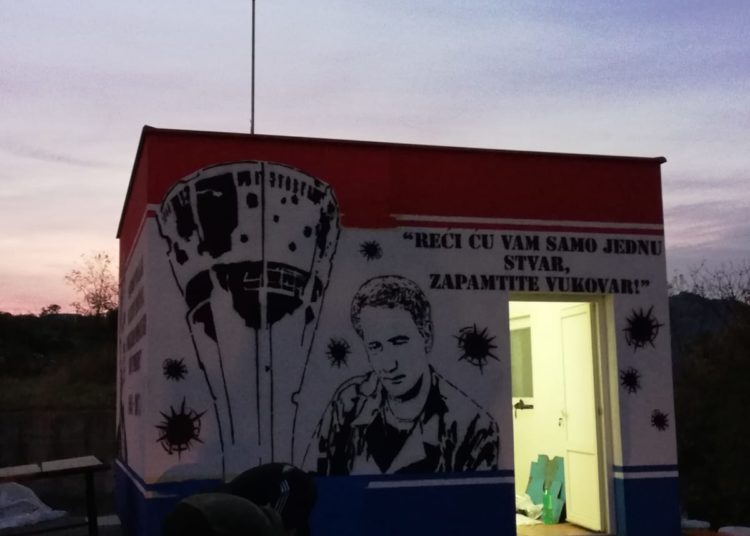 Momci iz Turčinovića muralima odali počast Vukovaru i generalima Slobodanu Praljku i Blagi Zadri