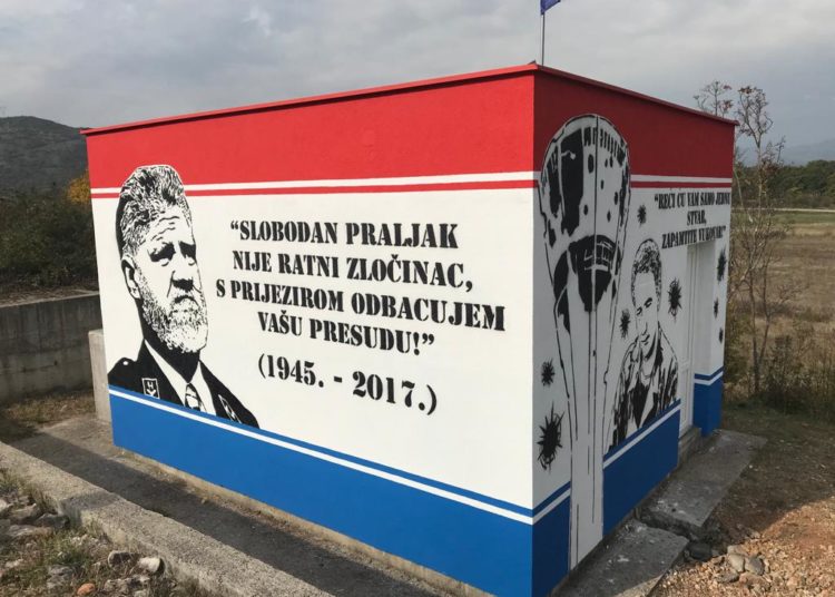 Momci iz Turčinovića muralima odali počast Vukovaru i generalima Slobodanu Praljku i Blagi Zadri