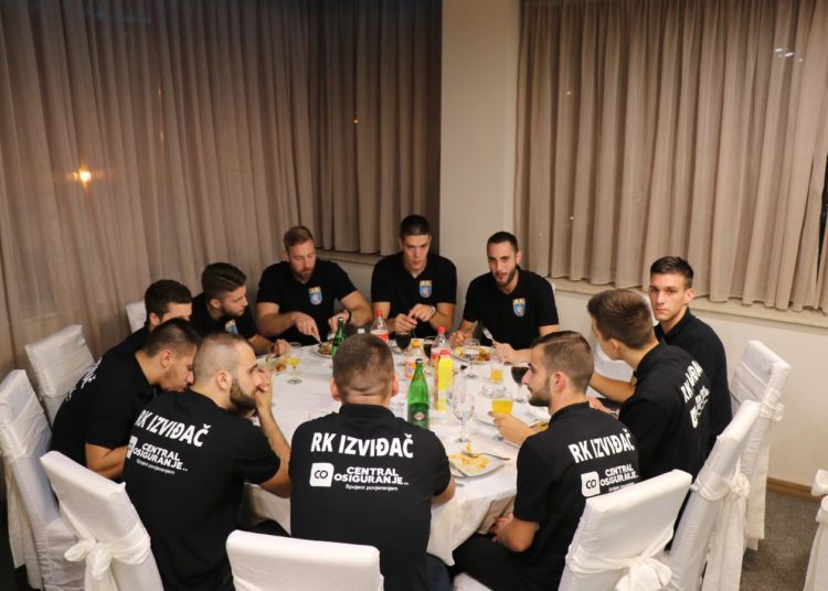 Ljubuški: Održana “Noć Izviđača” u čast Rukometnog kluba Izviđač Central osiguranje