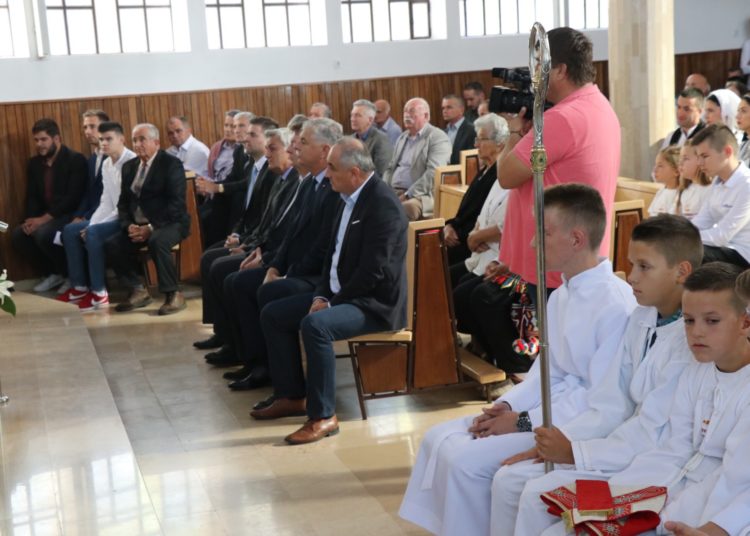 Svečano obilježena 50. obljetnica osnutka Župe Buhovo i u rad pušten mjesni vodovod