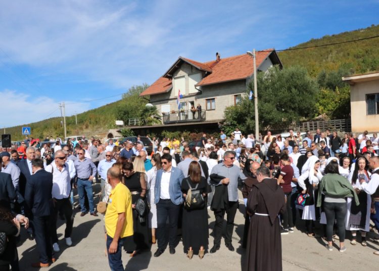 Svečano obilježena 50. obljetnica osnutka Župe Buhovo i u rad pušten mjesni vodovod