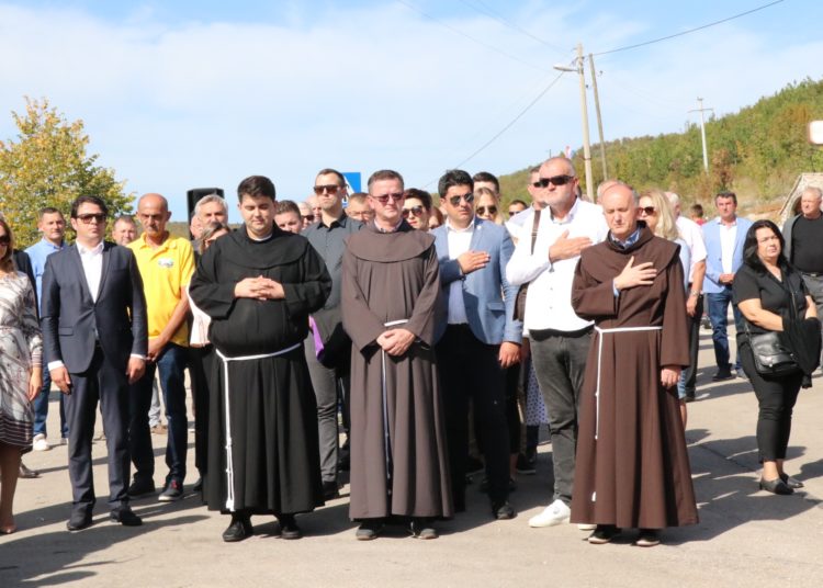 Svečano obilježena 50. obljetnica osnutka Župe Buhovo i u rad pušten mjesni vodovod