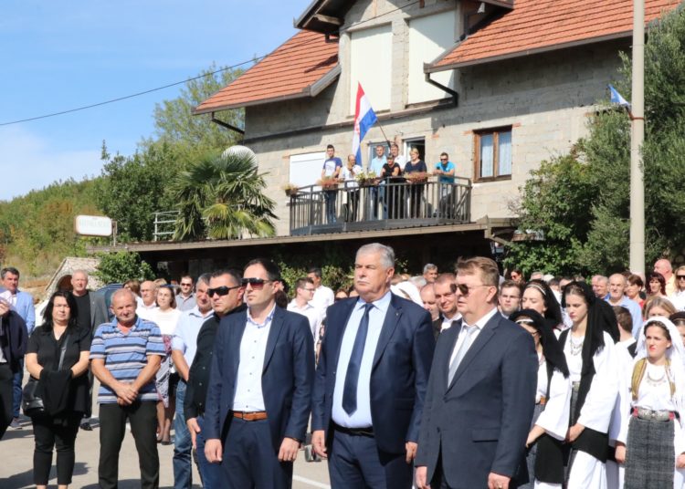 Svečano obilježena 50. obljetnica osnutka Župe Buhovo i u rad pušten mjesni vodovod