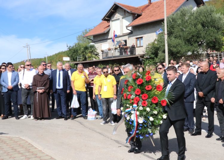 Svečano obilježena 50. obljetnica osnutka Župe Buhovo i u rad pušten mjesni vodovod