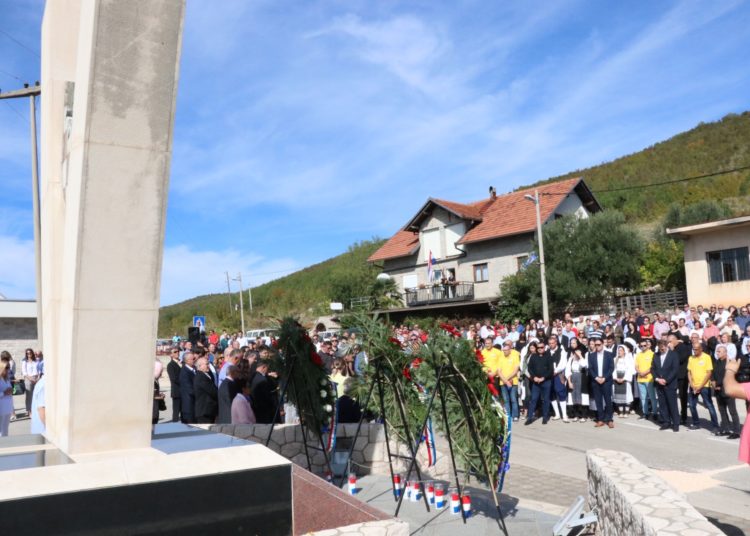 Svečano obilježena 50. obljetnica osnutka Župe Buhovo i u rad pušten mjesni vodovod