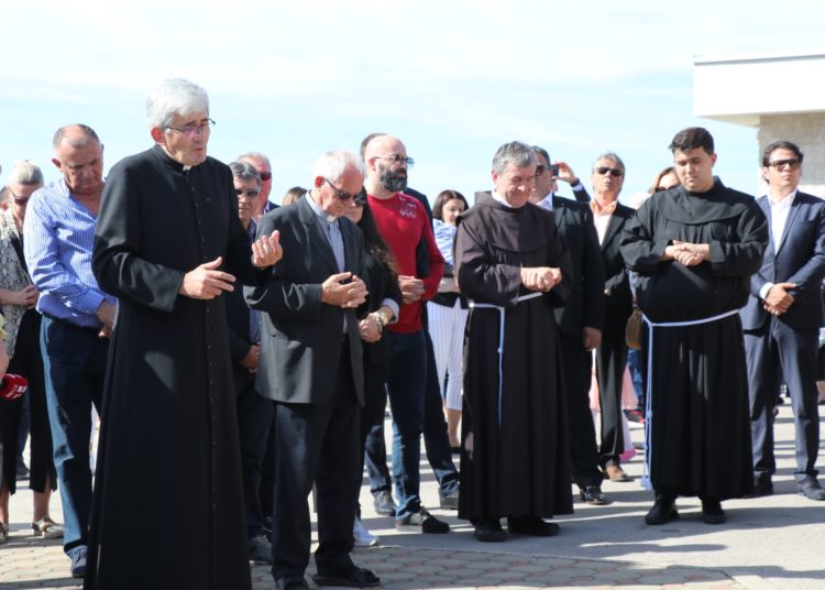 Svečano obilježena 50. obljetnica osnutka Župe Buhovo i u rad pušten mjesni vodovod