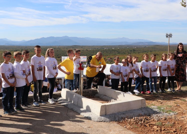 Svečano obilježena 50. obljetnica osnutka Župe Buhovo i u rad pušten mjesni vodovod