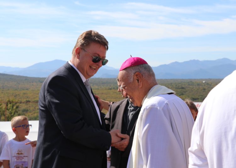 Svečano obilježena 50. obljetnica osnutka Župe Buhovo i u rad pušten mjesni vodovod