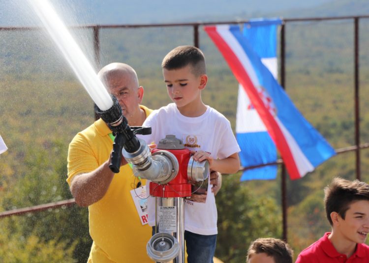 Svečano obilježena 50. obljetnica osnutka Župe Buhovo i u rad pušten mjesni vodovod