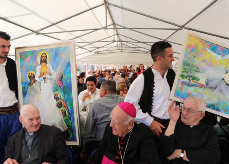 Svečano obilježena 50. obljetnica osnutka Župe Buhovo i u rad pušten mjesni vodovod