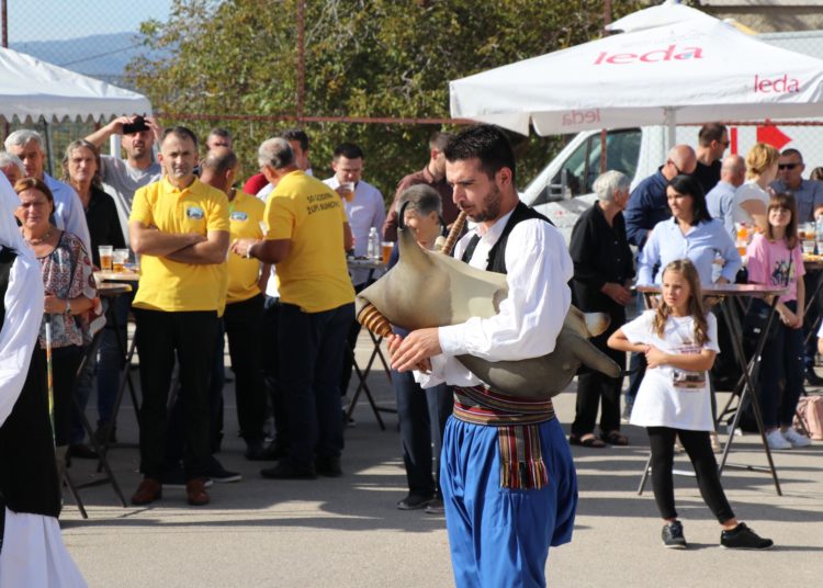 Svečano obilježena 50. obljetnica osnutka Župe Buhovo i u rad pušten mjesni vodovod