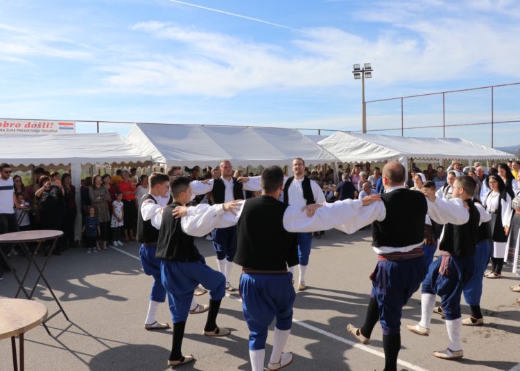 Svečano obilježena 50. obljetnica osnutka Župe Buhovo i u rad pušten mjesni vodovod