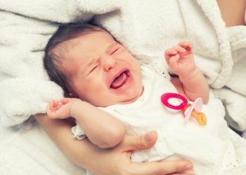 Normalno je da bebe plaču dva sata dnevno u prva dva tjedna