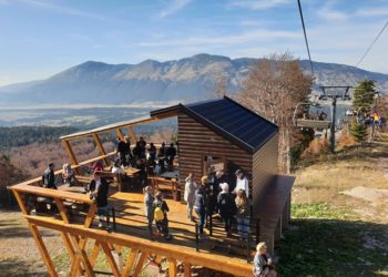 Fotoreportaža s Blidinja: Sunčani dan privukao veliki broj posjetitelja