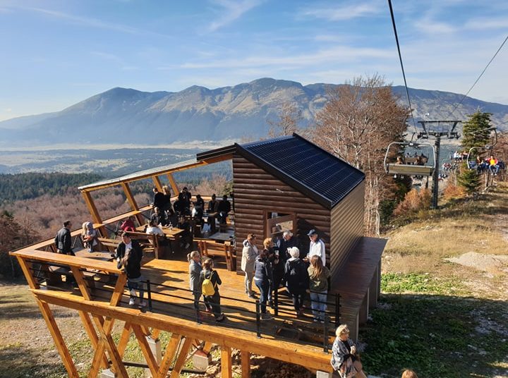 Fotoreportaža s Blidinja: Sunčani dan privukao veliki broj posjetitelja