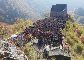 Biskup Vukšić na Bobovcu: Neka umre korupcija i nepotizam, neka se omogući povratak onima koji to žele i neka prestane novo iseljavanje