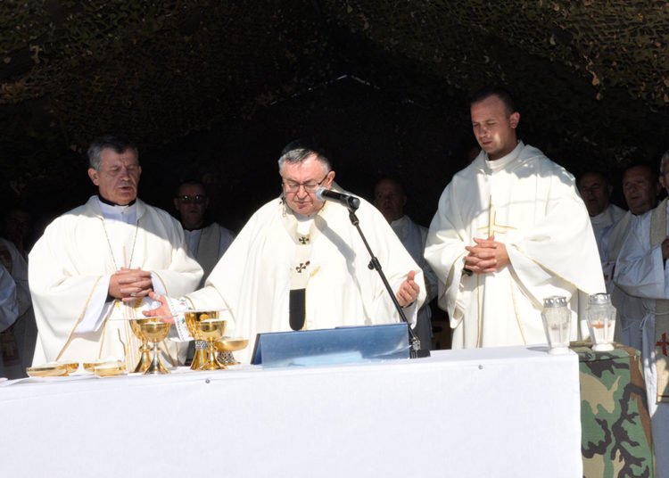 Biskup Vukšić na Bobovcu: Neka umre korupcija i nepotizam, neka se omogući povratak onima koji to žele i neka prestane novo iseljavanje