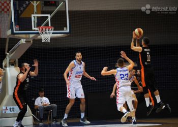 Široki u dramatičnoj završnici na Pecari srušio beogradski Dynamic