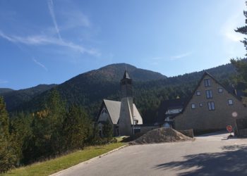 Fotoreportaža s Blidinja: Sunčani dan privukao veliki broj posjetitelja