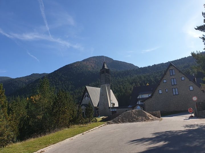 Fotoreportaža s Blidinja: Sunčani dan privukao veliki broj posjetitelja