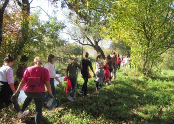 Ljubuški: Počela ekološka akcija OktoberMest: Školarci čistili put do kupališta Baščine