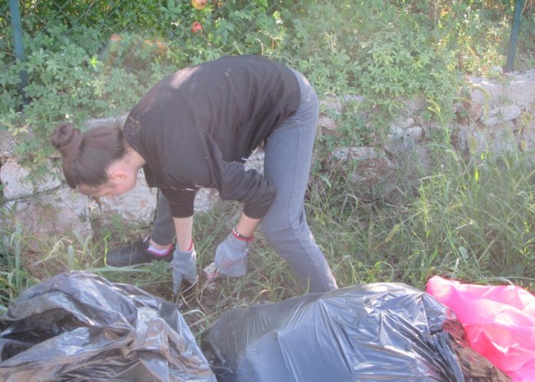 OktoberMest: Učenici OŠ Tina Ujevića Vitina sudjelovali u akciji čišćenja smeća