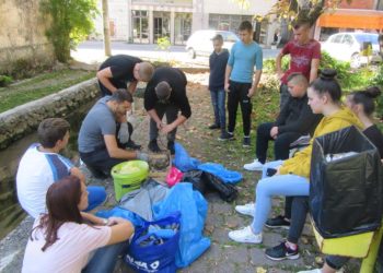 OktoberMest: Učenici OŠ Tina Ujevića Vitina sudjelovali u akciji čišćenja smeća