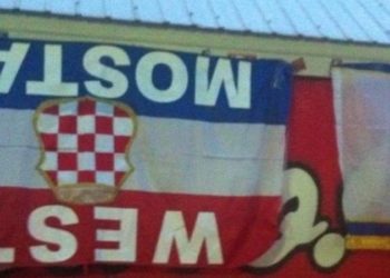 Navijači Veleža na stadionu postavili naopako zastavu Herceg Bosne