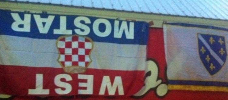 Navijači Veleža na stadionu postavili naopako zastavu Herceg Bosne