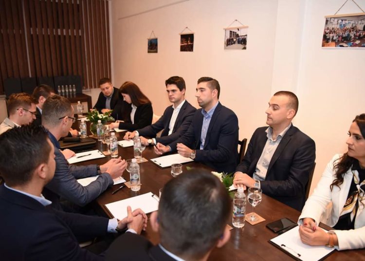 Zastupnik u Europskom parlamentu Karlo Ressler zajedno s Mladeži HDZ BiH u Vitezu