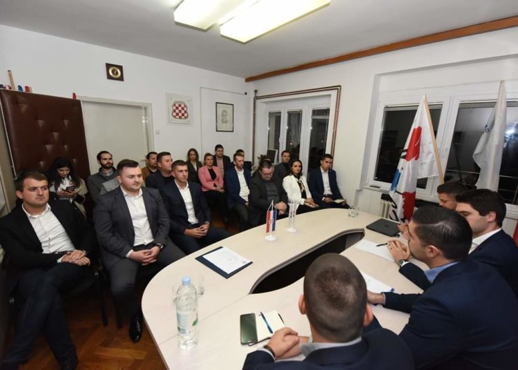 Zastupnik u Europskom parlamentu Karlo Ressler zajedno s Mladeži HDZ BiH u Vitezu