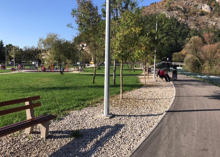 Širokobriježani jedva dočekali sunce i pohrlili u Park Sajmište i Borak