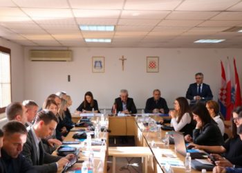 Općinsko vijeće: Dodjela javnih priznanja općine Grude za HNK “Grude” i Radio Grude