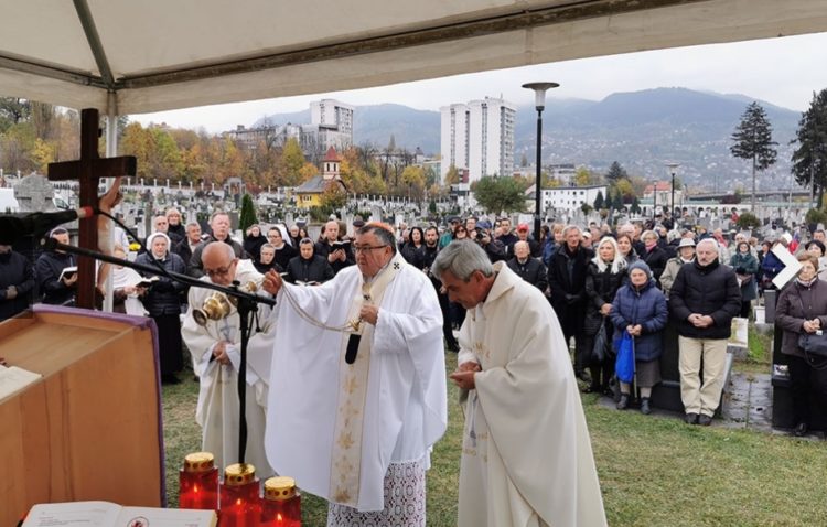 Kardinal Puljić: Svjetski moćnici ne prezaju od toga da cijele male narode obezvrjeđuju i uništavaju