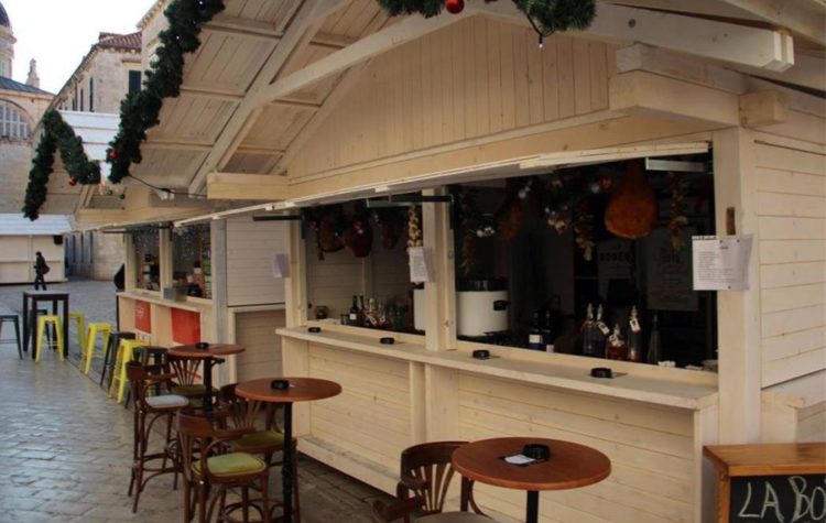 Božić u Grudama: Javni poziv za prikupljanje ponuda za zakup kućica